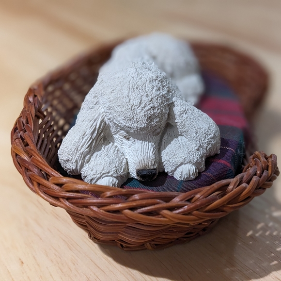 White Sandicast Poodle with Basket - Dog Figurine - Picture 1 of 5